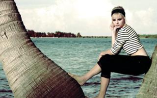 Chloë Grace Moretz feet photo thumbnail