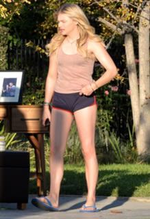 Chloë Grace Moretz feet photo thumbnail