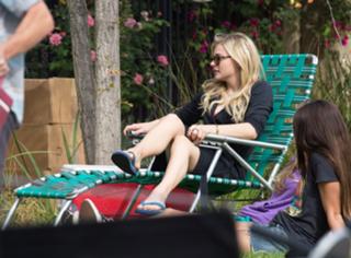 Chloë Grace Moretz feet photo thumbnail
