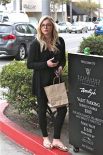 Chloë Grace Moretz feet photo thumbnail