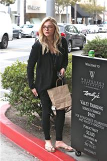 Chloë Grace Moretz feet photo thumbnail
