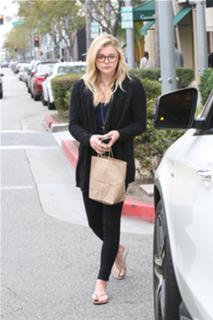 Chloë Grace Moretz feet photo thumbnail