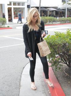 Chloë Grace Moretz feet photo thumbnail