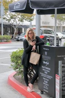 Chloë Grace Moretz feet photo thumbnail