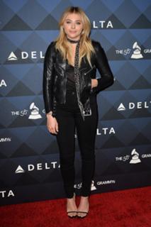 Chloë Grace Moretz feet photo thumbnail