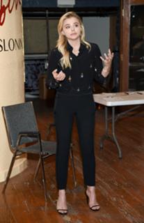Chloë Grace Moretz feet photo thumbnail