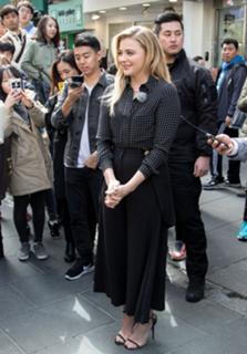 Chloë Grace Moretz feet photo thumbnail