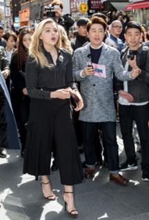 Chloë Grace Moretz feet photo thumbnail