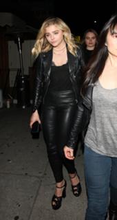 Chloë Grace Moretz feet photo thumbnail
