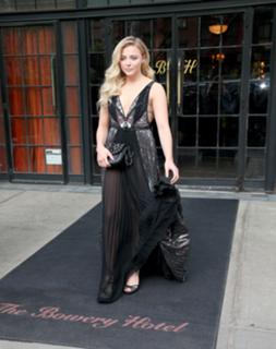 Chloë Grace Moretz feet photo thumbnail