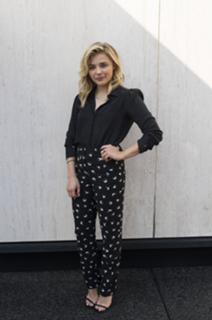Chloë Grace Moretz feet photo thumbnail