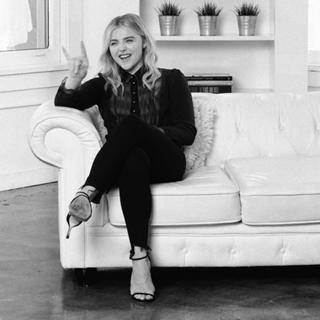 Chloë Grace Moretz feet photo thumbnail