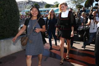 Chloë Grace Moretz feet photo thumbnail