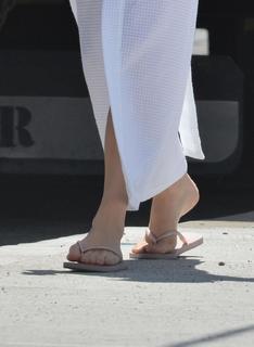 Chloë Grace Moretz feet photo thumbnail