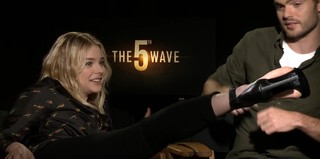 Chloë Grace Moretz feet photo thumbnail