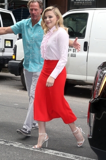 Chloë Grace Moretz feet photo thumbnail