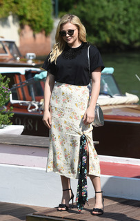 Chloë Grace Moretz feet photo thumbnail