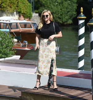 Chloë Grace Moretz feet photo thumbnail
