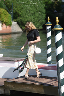 Chloë Grace Moretz feet photo thumbnail