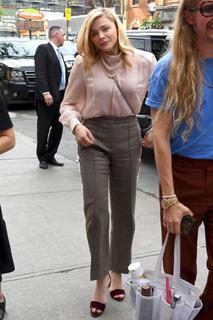 Chloë Grace Moretz feet photo thumbnail