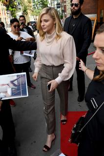 Chloë Grace Moretz feet photo thumbnail
