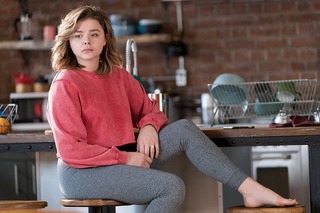 Chloë Grace Moretz feet photo thumbnail