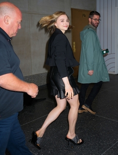Chloë Grace Moretz feet photo thumbnail