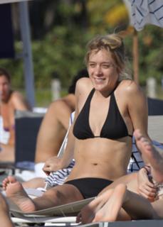Chloë Sevigny feet photo thumbnail