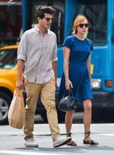 Chloë Sevigny feet photo thumbnail