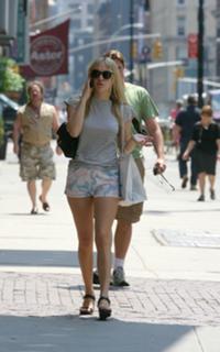 Chloë Sevigny feet photo thumbnail