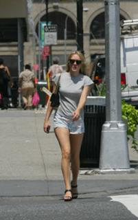 Chloë Sevigny feet photo thumbnail