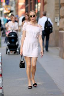 Chloë Sevigny feet photo thumbnail