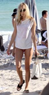 Chloë Sevigny feet photo thumbnail