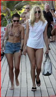 Chloë Sevigny feet photo thumbnail