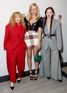 Chloë Sevigny feet photo thumbnail