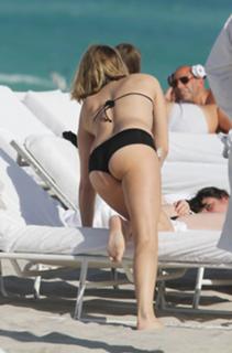 Chloë Sevigny feet photo thumbnail