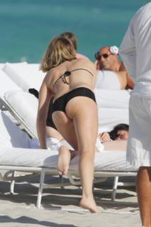 Chloë Sevigny feet photo thumbnail