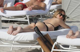 Chloë Sevigny feet photo thumbnail