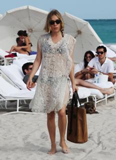 Chloë Sevigny feet photo thumbnail