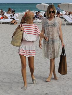 Chloë Sevigny feet photo thumbnail
