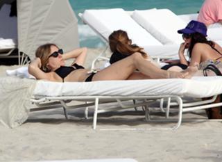 Chloë Sevigny feet photo thumbnail