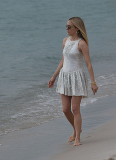 Chloë Sevigny feet photo thumbnail