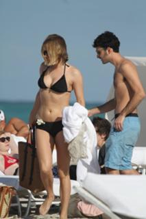 Chloë Sevigny feet photo thumbnail