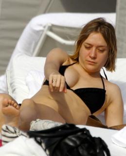 Chloë Sevigny feet photo thumbnail
