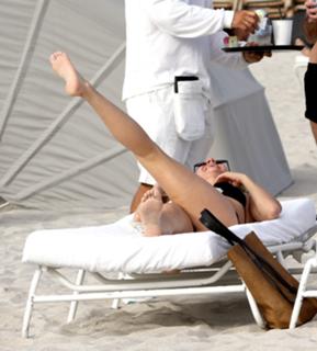 Chloë Sevigny feet photo thumbnail