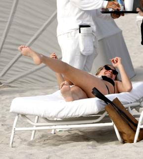 Chloë Sevigny feet photo thumbnail