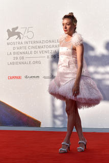 Chloë Sevigny feet photo thumbnail