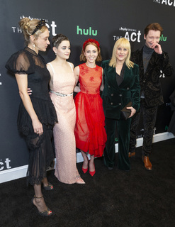 Chloë Sevigny feet photo thumbnail