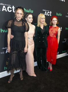 Chloë Sevigny feet photo thumbnail