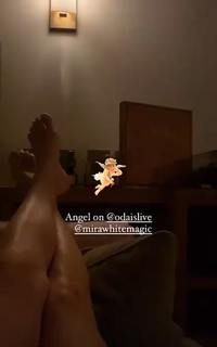 Chloë Sevigny feet photo thumbnail